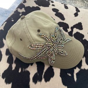 Brand NEW Olive & Pique Women’s Jeweled Cap